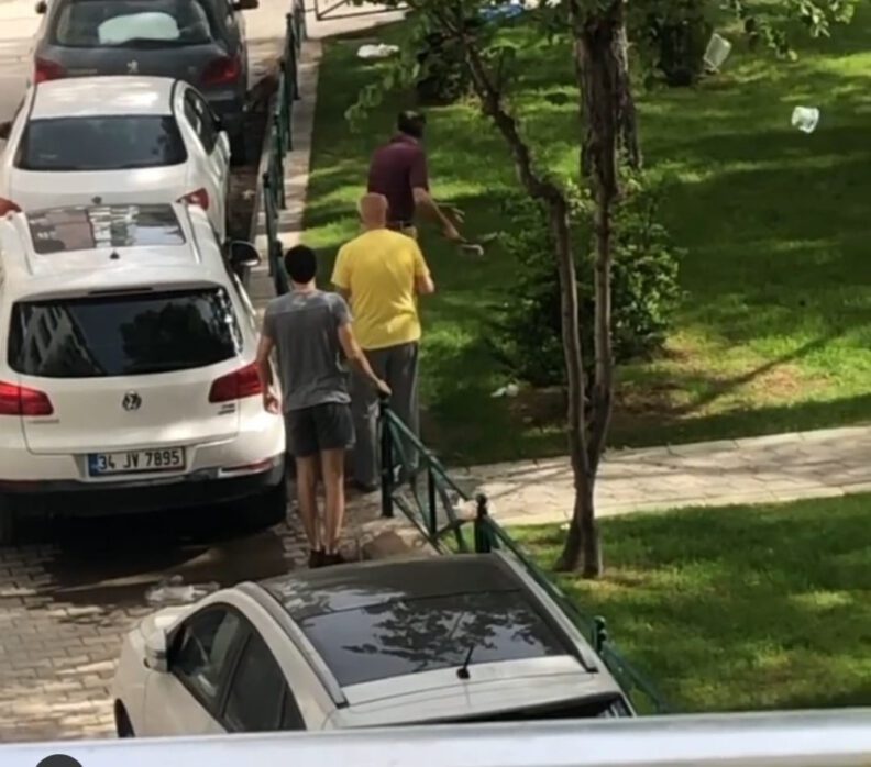 Sokak Hayvanların Rızkını Tekmeledi̇, Daha Sonra Özür Di̇ledi̇