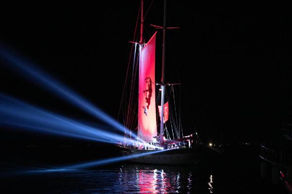 STS Bodrum gemisinin 19 Mayıs temsili seyrinde görsel şölen