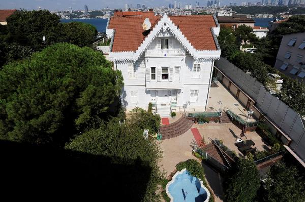 14 odalı tarihi köşkün fiyatı dudak uçuklatıyor