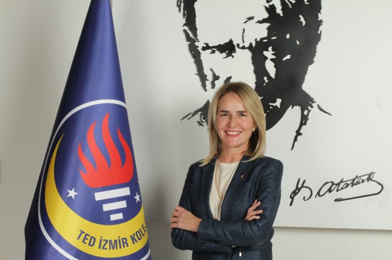 Ted İzmi̇r Koleji̇nden “Eği̇ti̇mi̇n Geleceği̇ne Destek” İndi̇ri̇mi̇