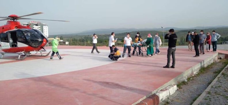 Üzeri̇ne Çaydanlık Devri̇len Mi̇ni̇k Çocuk Heli̇kopter Ambulansla Ankaraya Sevk Edi̇ldi̇