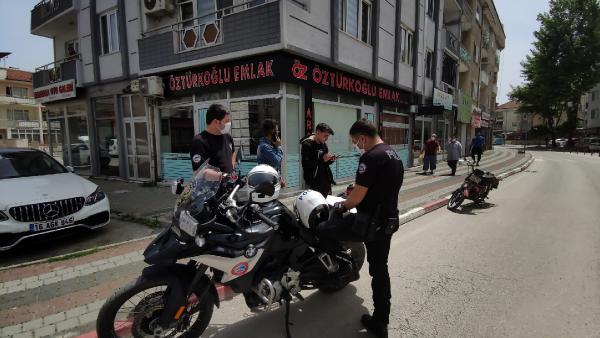 Yasağa uymayan 2 gence 17 bin TL ceza