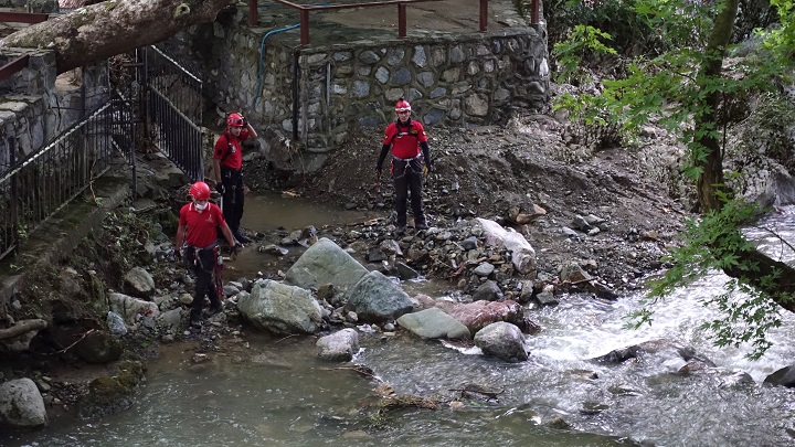 Selde kaybolan Derya’yı arama çalışmaları sürüyor