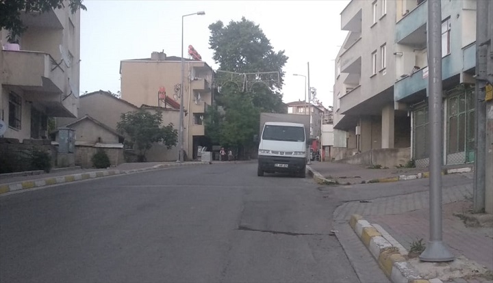 Midibüsün altında kalan çocuk hayatını kaybetti