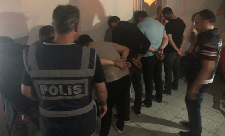 36 kişi eğlence merkezinde yakalandı