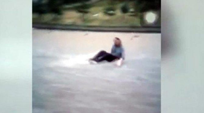 Ankara kabusu yaşadı! Sel sularında böyle sürüklendi