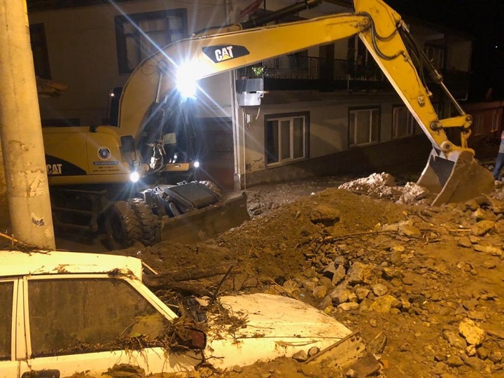 Alinur Aktaş: Hedefimiz sabaha kadar hayatı normale döndürmek