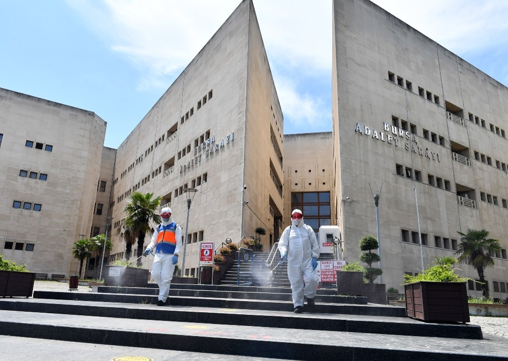 Bursa Adli̇yesi ve hukuk büroları dezenfekte edi̇ldi̇