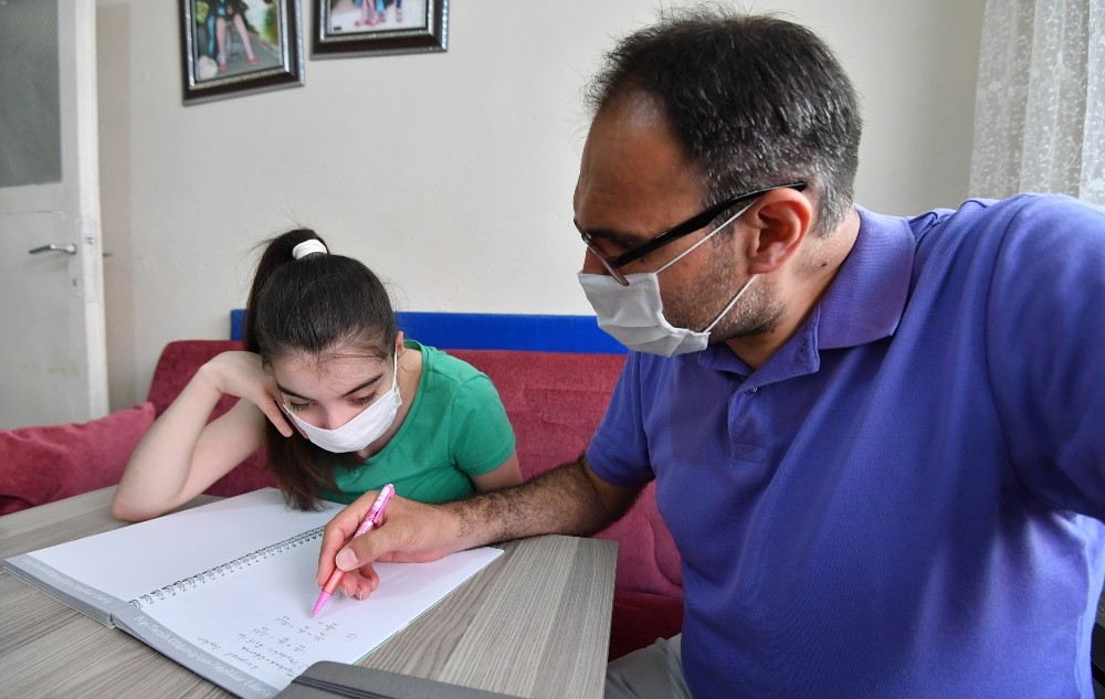 Başkan Dündar’dan Sevcan’a özel ders desteği