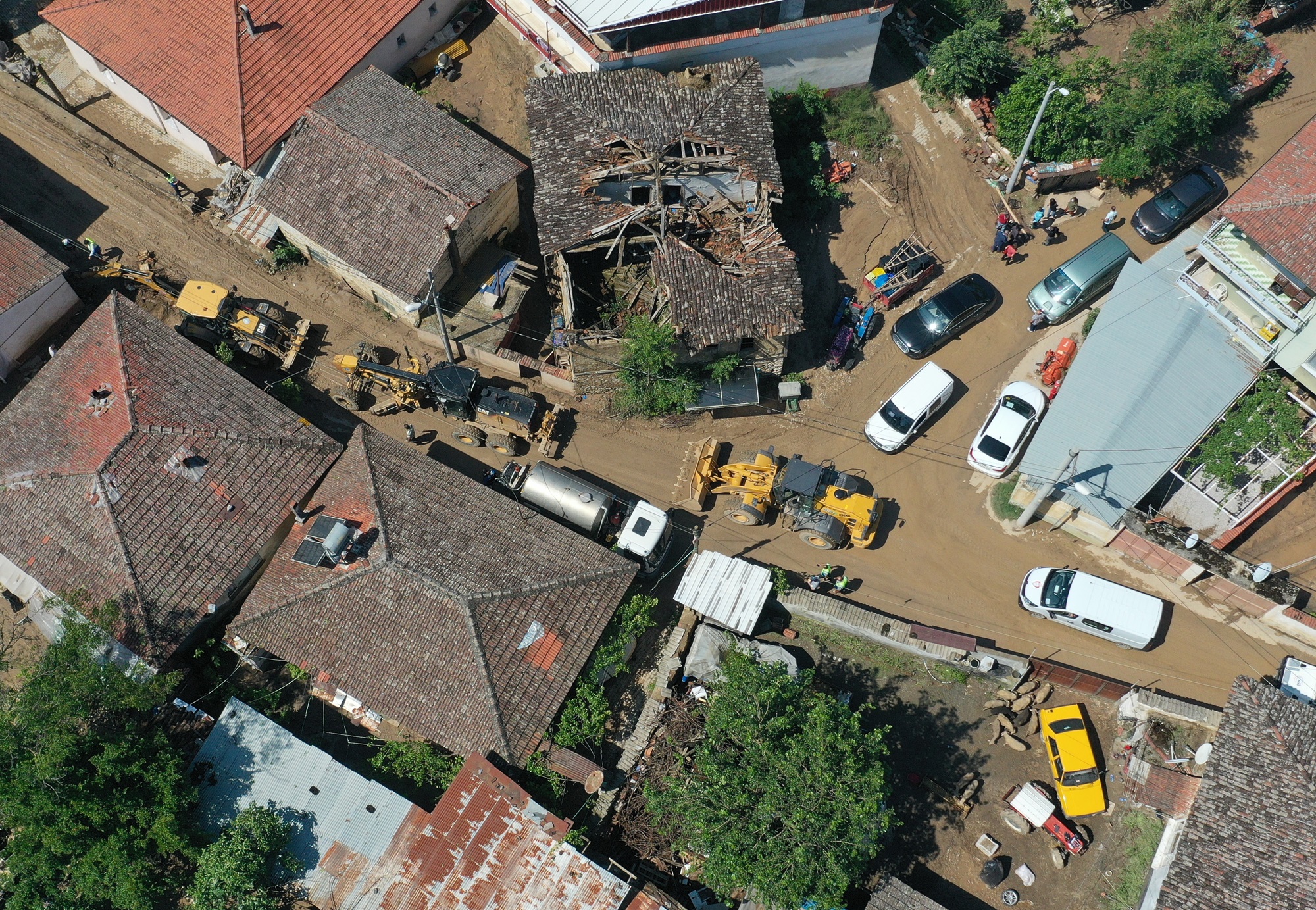 Kestel Belediyesi, yaraları sarmak için çalışıyor