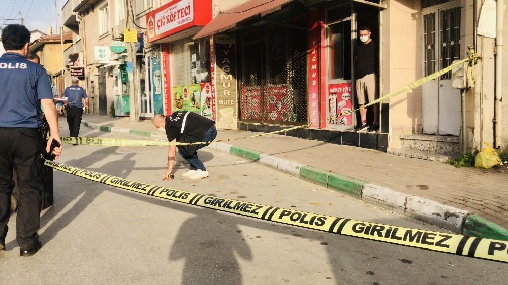 Bursa’da silahlar konuştu! Yoldan geçen bir kişi öldü