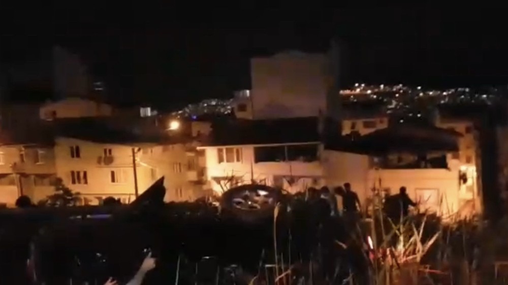Bursa’da kaza yapan araç zeytinliğe uçtu