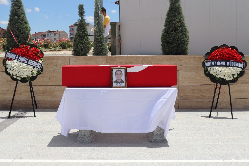 Genç polis memuru 15 aylık yaşam savaşını kaybetti