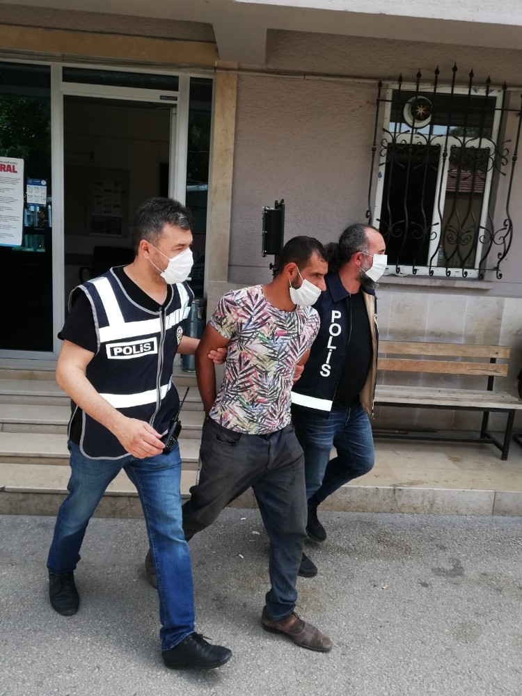 Hırsızlıktan aranıyordu, uyuşturucu alırken yakalandı