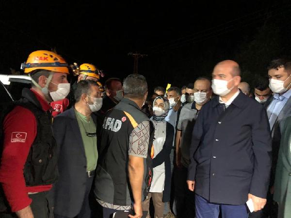 İçişleri Bakanı, sel bölgesinde incelemelerde bulundu