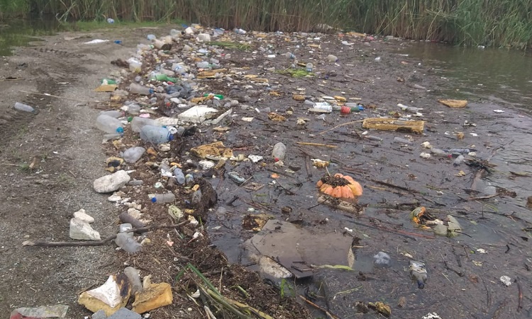 Bursa’da şiddetli yağış İznik Gölü’nü çöplüğe çevirdi