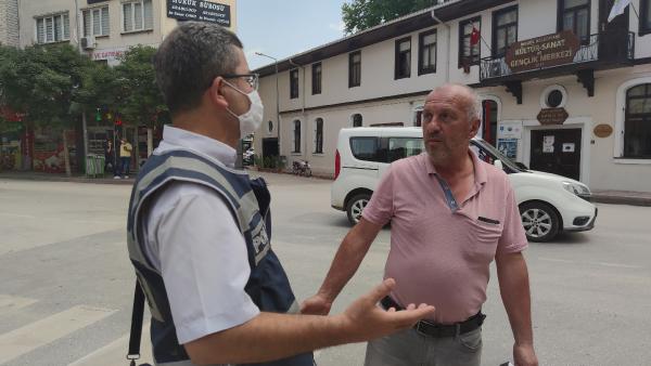 Yasaktan haberim yok dedi, kimliğini polise bırakıp gitti