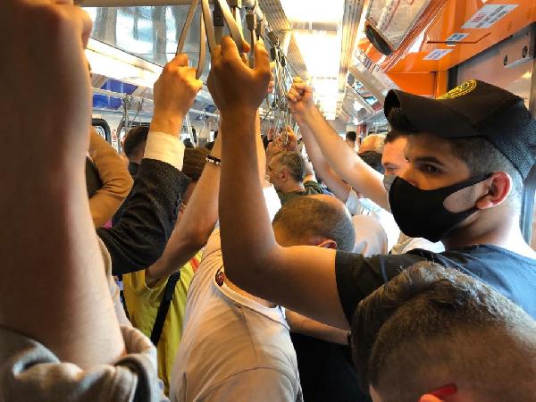 Metroda adım atacak yer kalmadı
