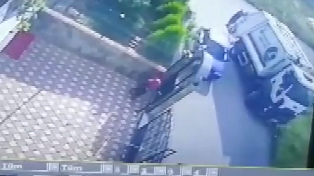 Bursa’da çöp kamyonu anneyle kızı ezdi!
