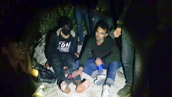Göçmenleri dövüp, aç bıraktıktan sonra Türkiye’ye gönderdiler