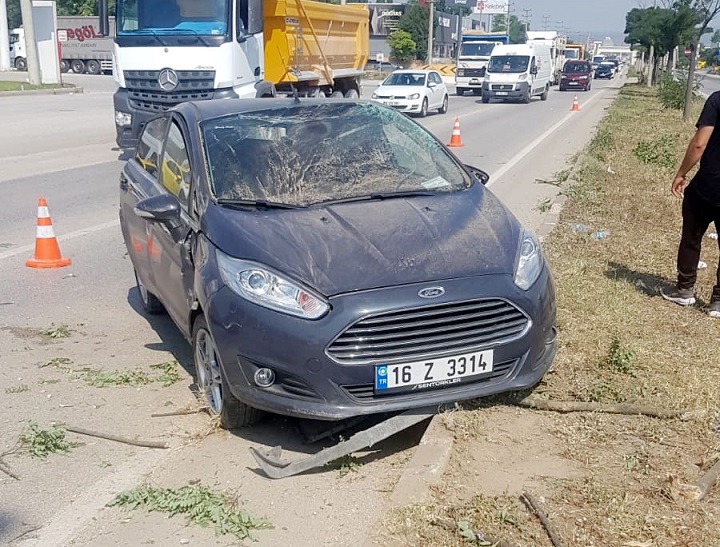 İnegöl’de iki araç çarpıştı: 2 yaralı