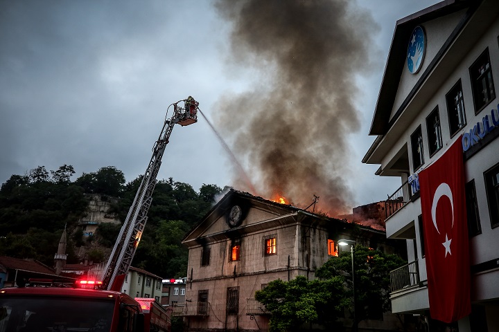 Bursa’daki tarihi binada yangın