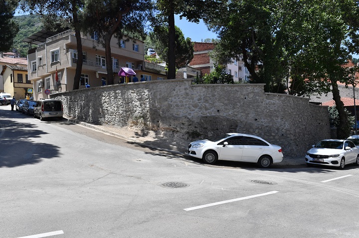 Osmangazi’de yıkılan istinat duvarı onarıldı