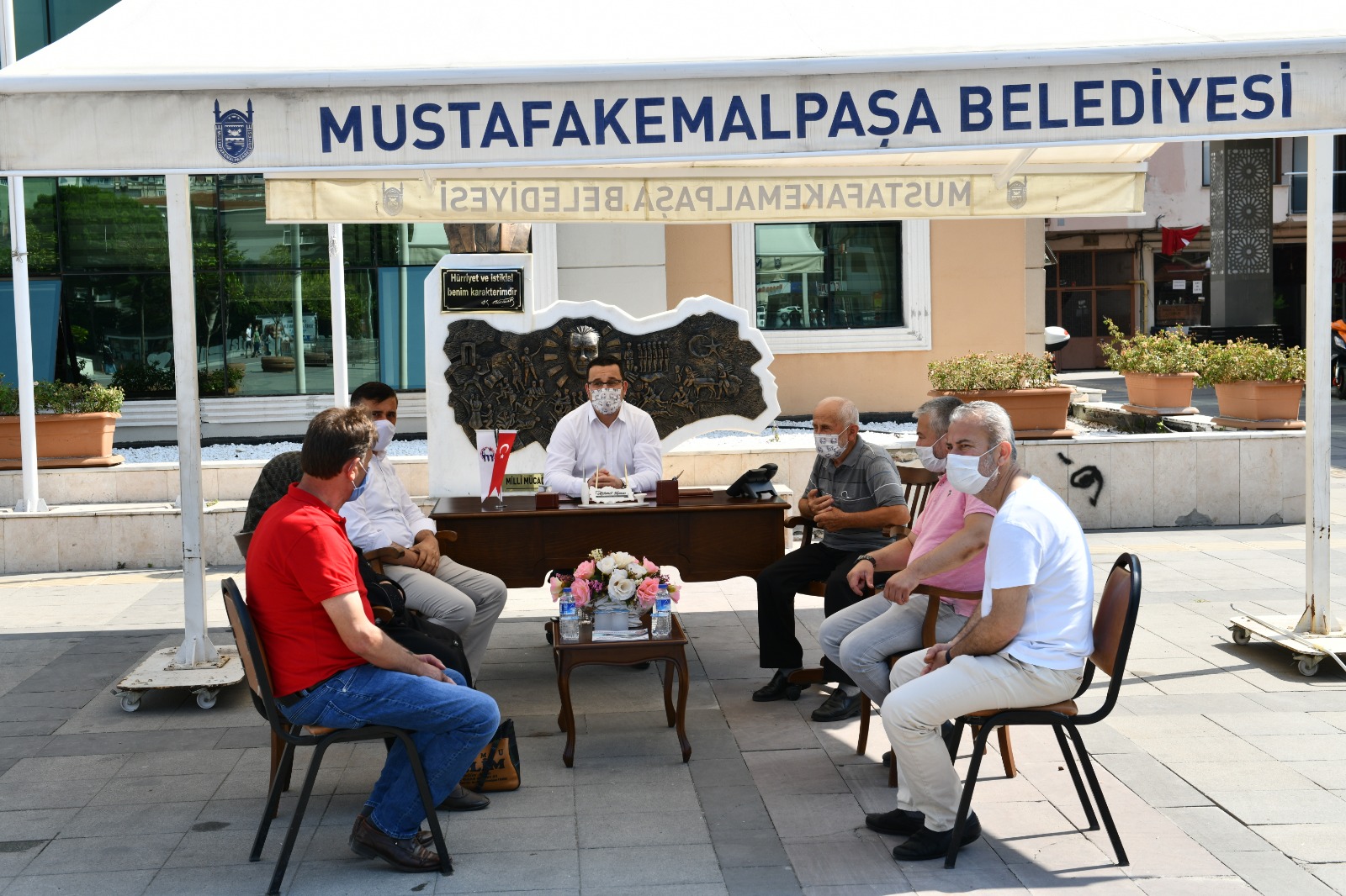 Kapı, randevu, bürokrasi ve hatta belediye dahi yok!