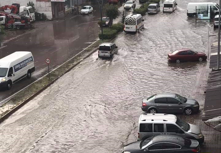 İnegöl’de yollar göle döndü!