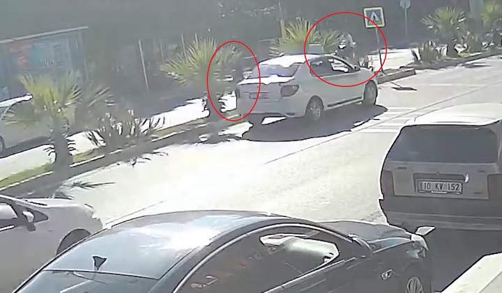 Bursa’da motosiklet yayaya çarptı!