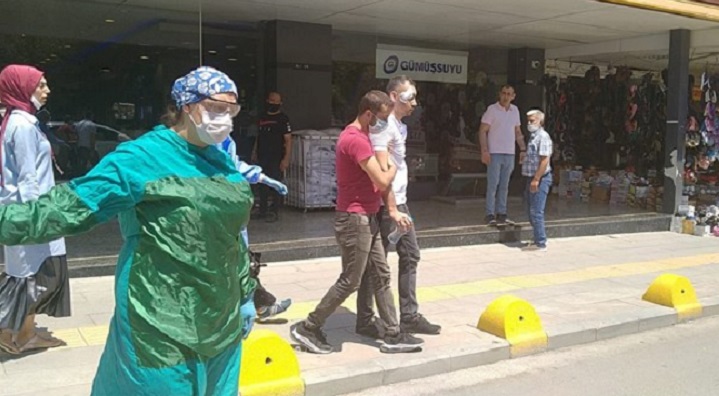 Mağaza müdürüne maske dayağı