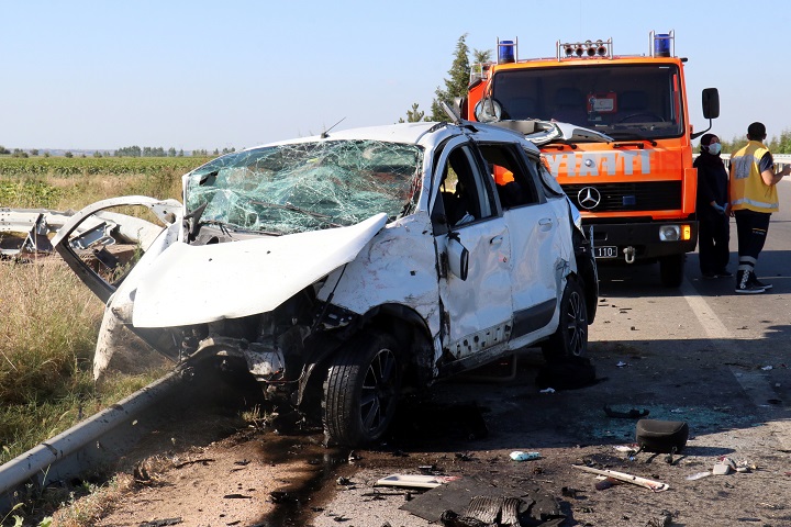 İşe gittikleri sırada feci kaza: 2 ölü
