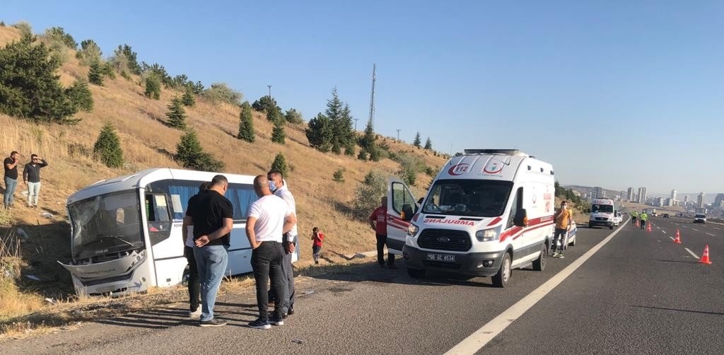 Aselsan personelini taşıyan araç kaza yaptı