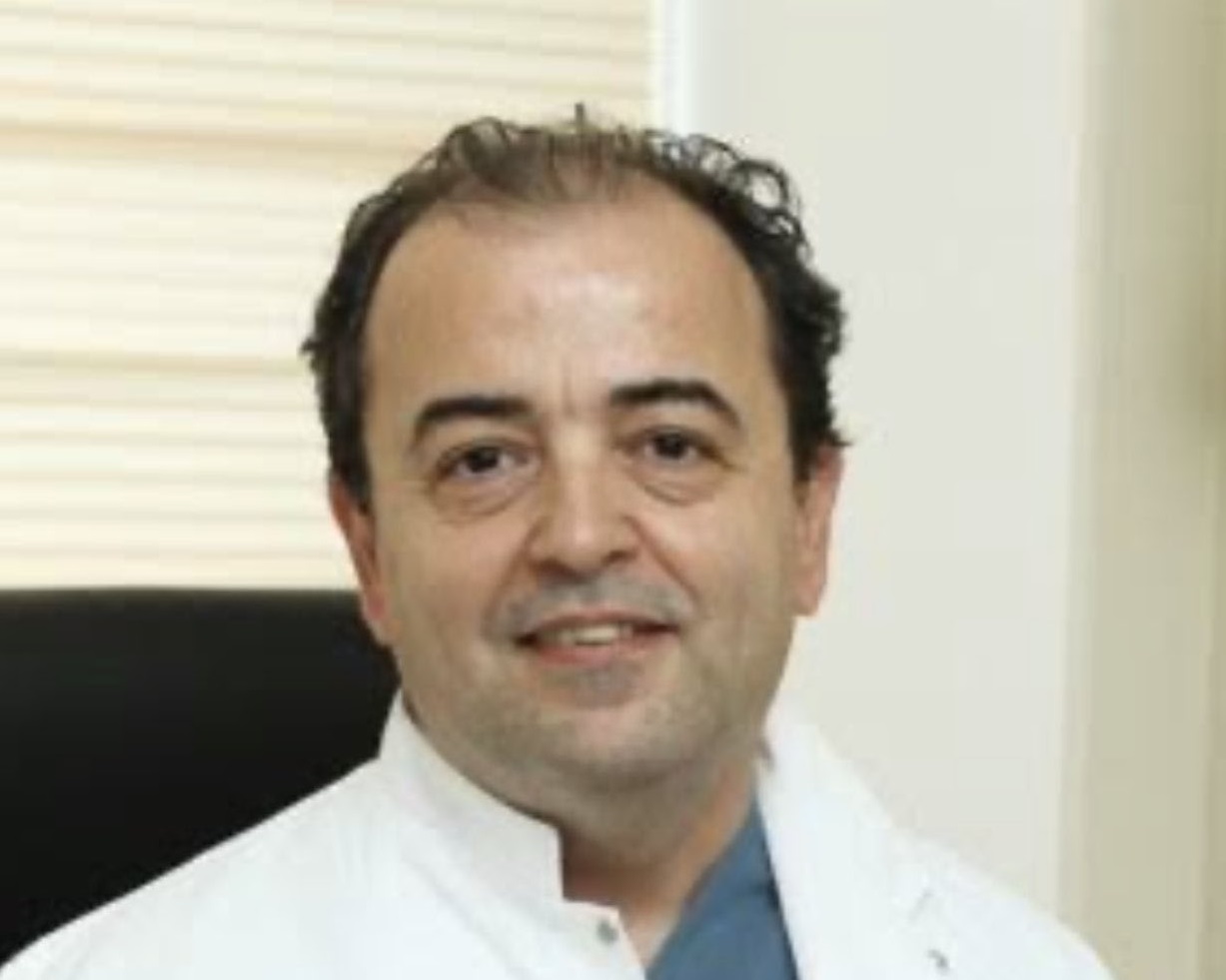 Koronavirüse yakalanan profesör hayatını kaybetti