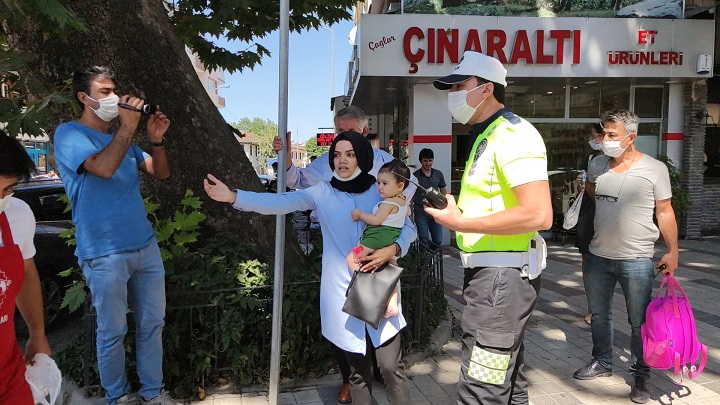 Bursa’da anne ve bebeğine otomobil çarptı