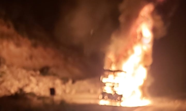 TIR yandı, 500 tavuk öldü