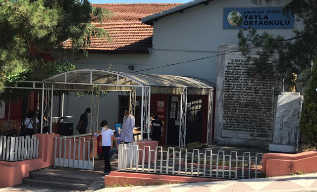 Öğrencide virüs çıktı 24 arkadaşı ve 2 öğretmen karantinada