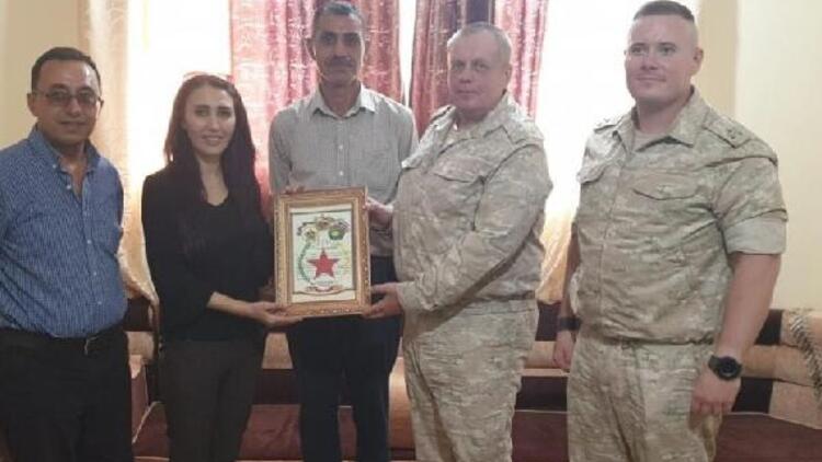 Rus heyeti, PYD’li teröriste plaket verdi