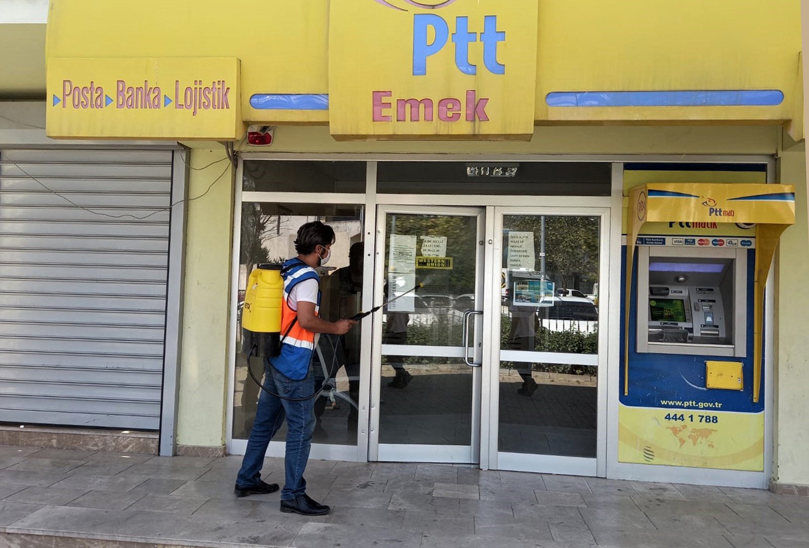 Osmangazi’de virüse karşı kamu binaları dezenfekte ediliyor
