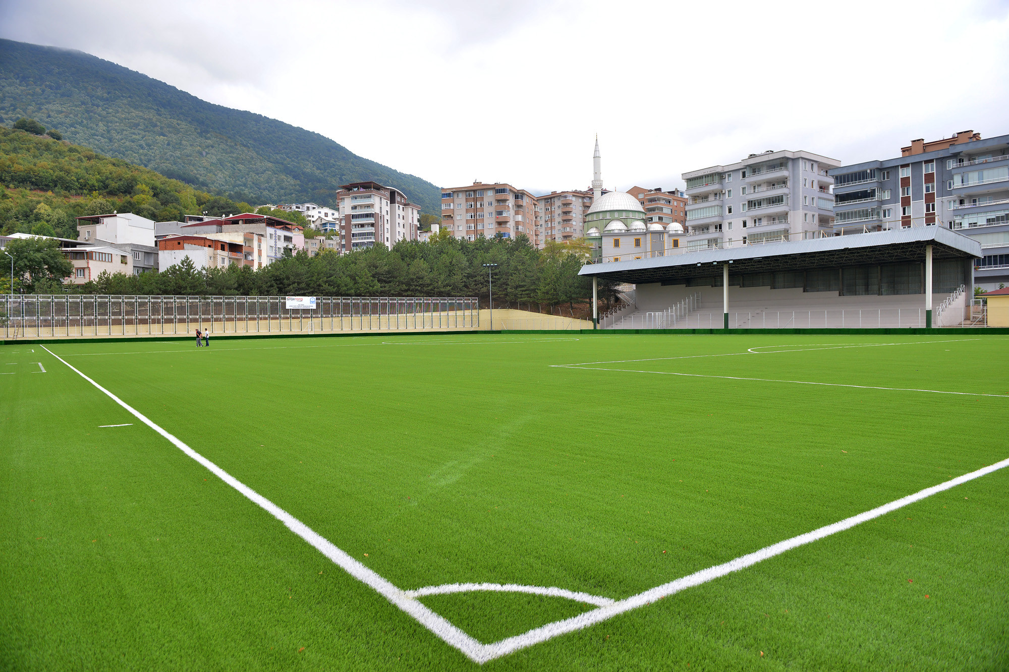 Yıldırım’da “Futbolun kalbi Fidyekızık” tesisi yenilendi