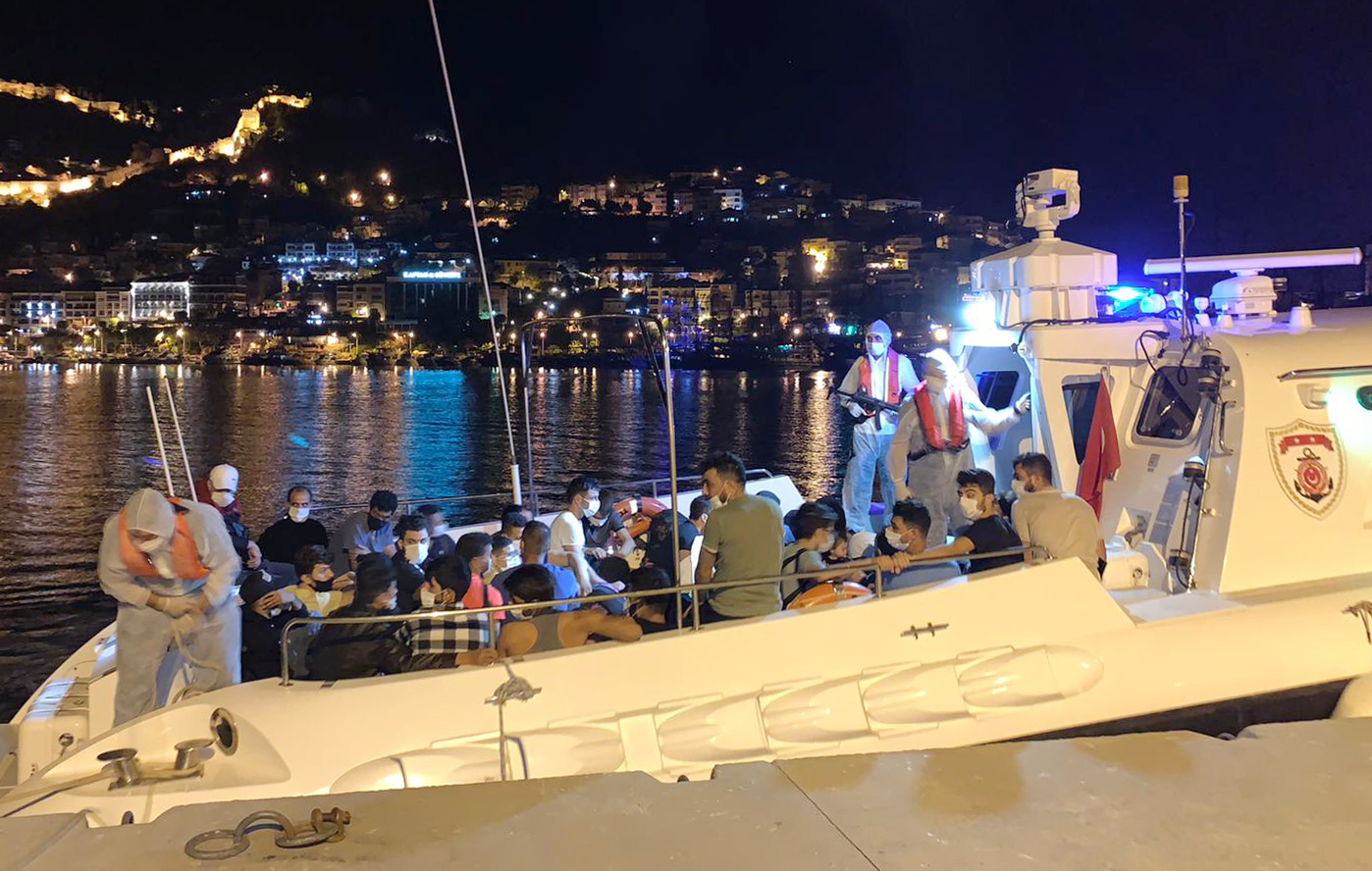 Antalya’da 7 milletten 120 kaçak göçmen yakalandı