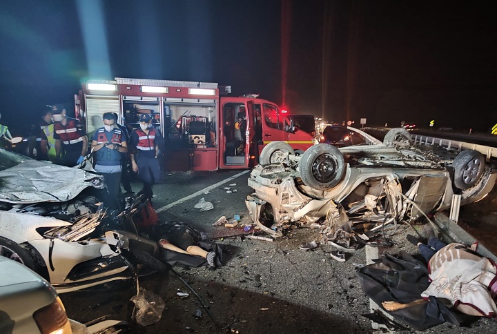 Bursa’da 4 kişinin öldüğü kazanın görüntüsü