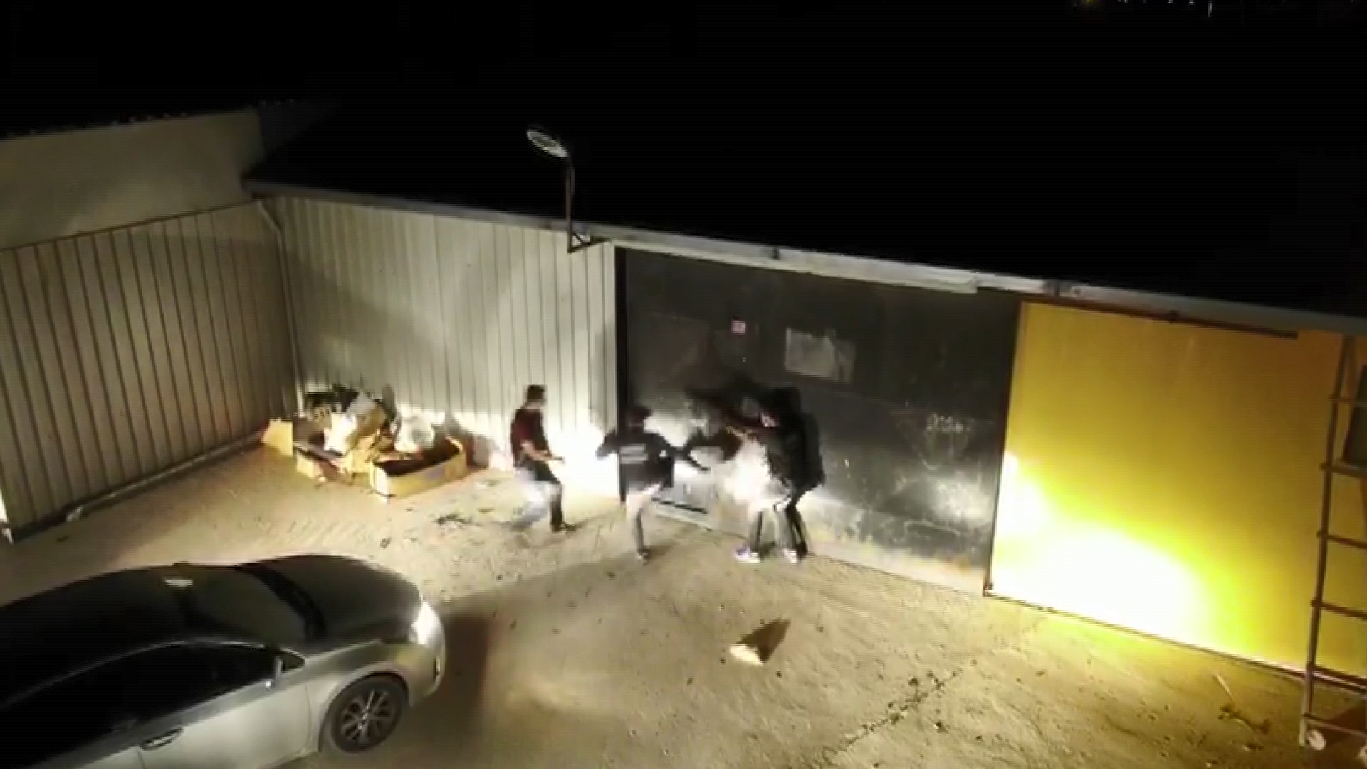 Bursa polisinden fabrikaya baskın!