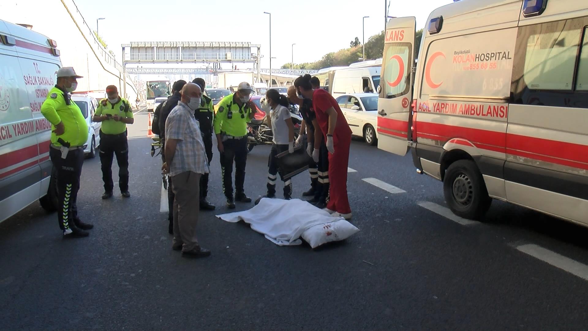 Edirnekapı’da üst geçitten D-100’e atlayan kişi öldü
