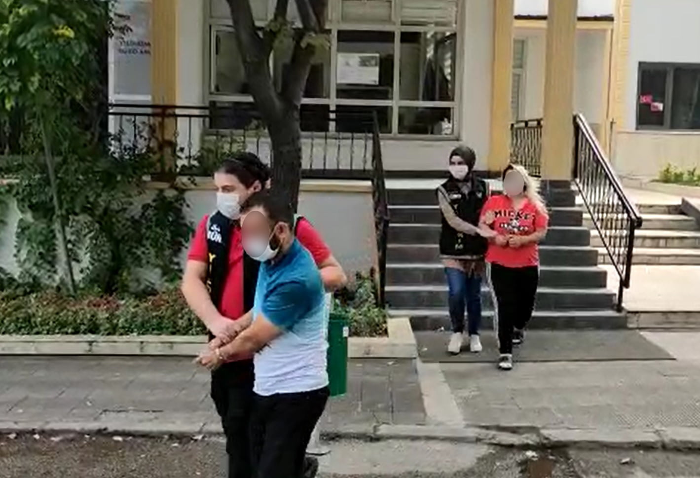 Bursa’da lüks otomobilden 1 kilo uyuşturucu çıktı