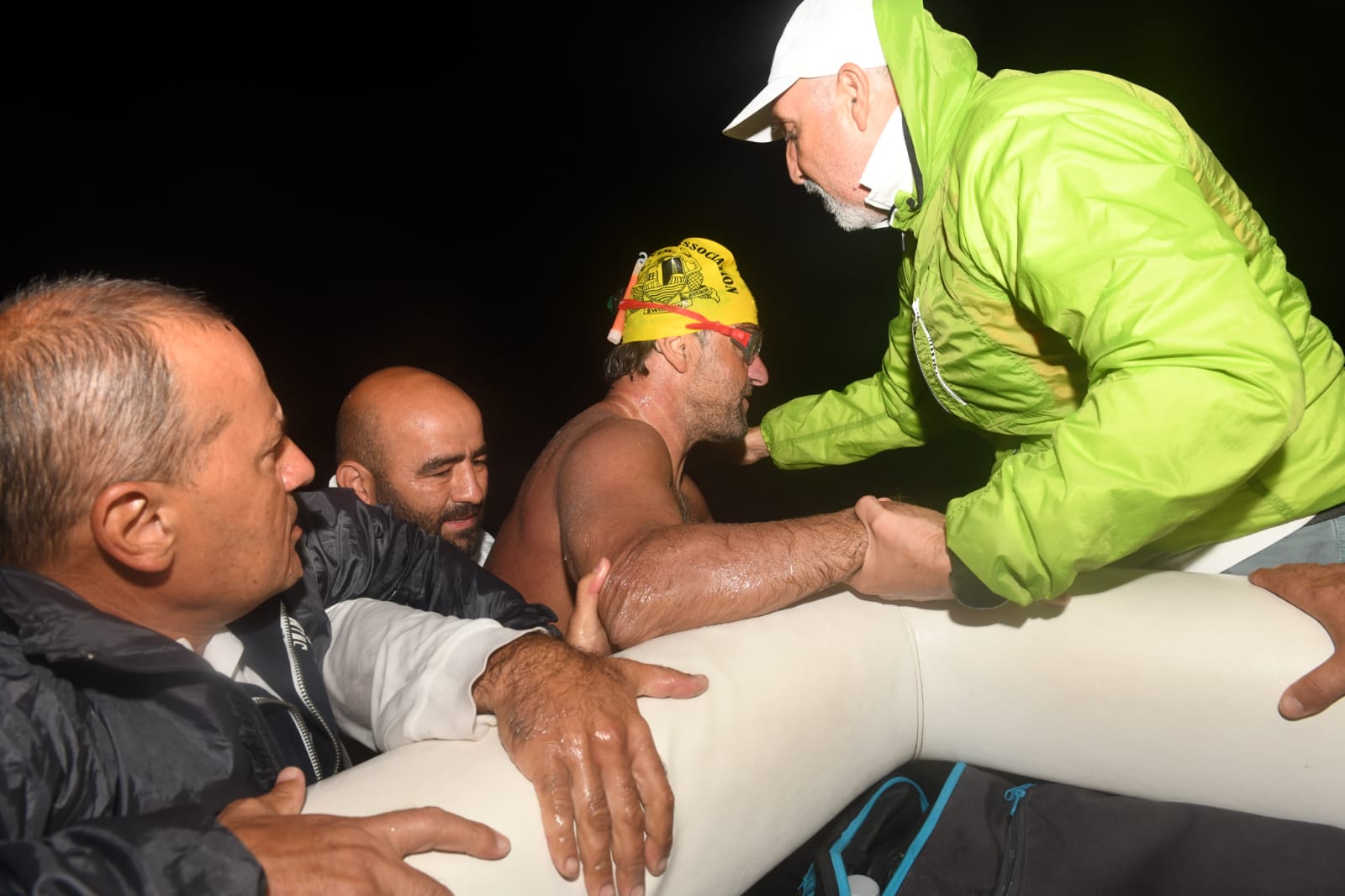 Türkiye’den Kıbrıs’a yüzüyordu, hava muhalefine takıldı