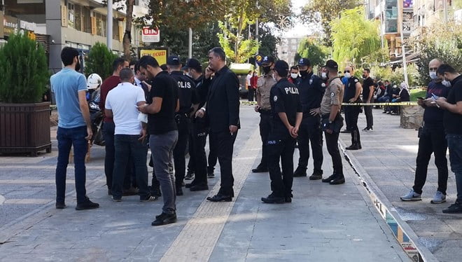 Ablasını sokak ortasında öldürdü