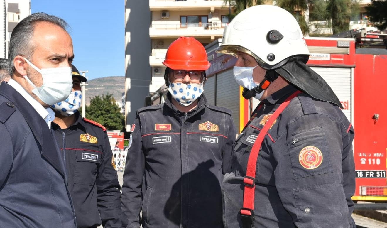 Büyükşehir Belediyesi ekipleri yaraları sarıyor