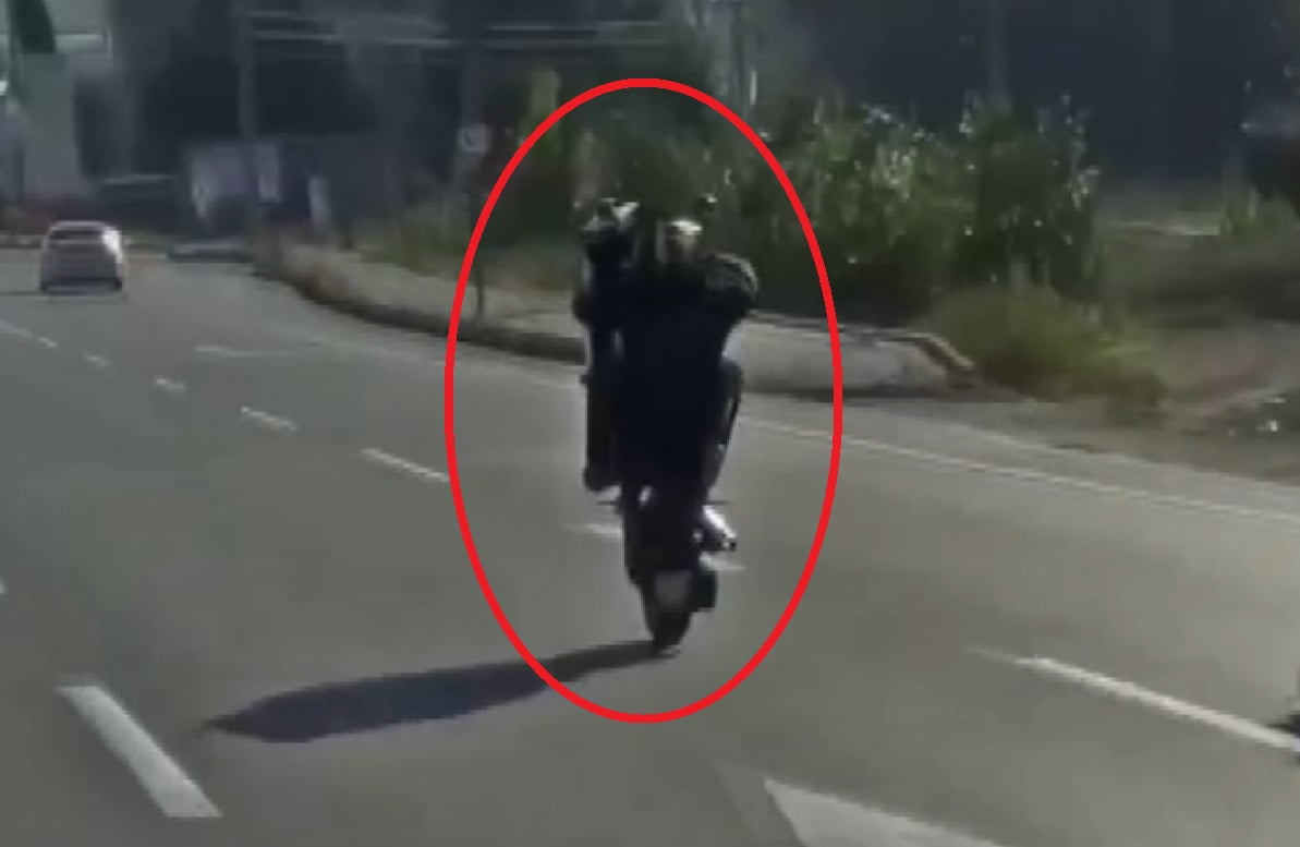 Tek teker üzerinde tehlikeli yolculuk