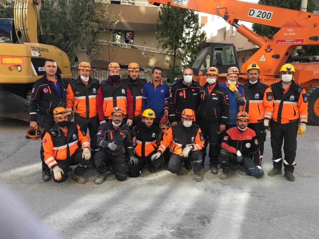 Yıldırım arama kurtarma ekibi İzmir’de umut oldu